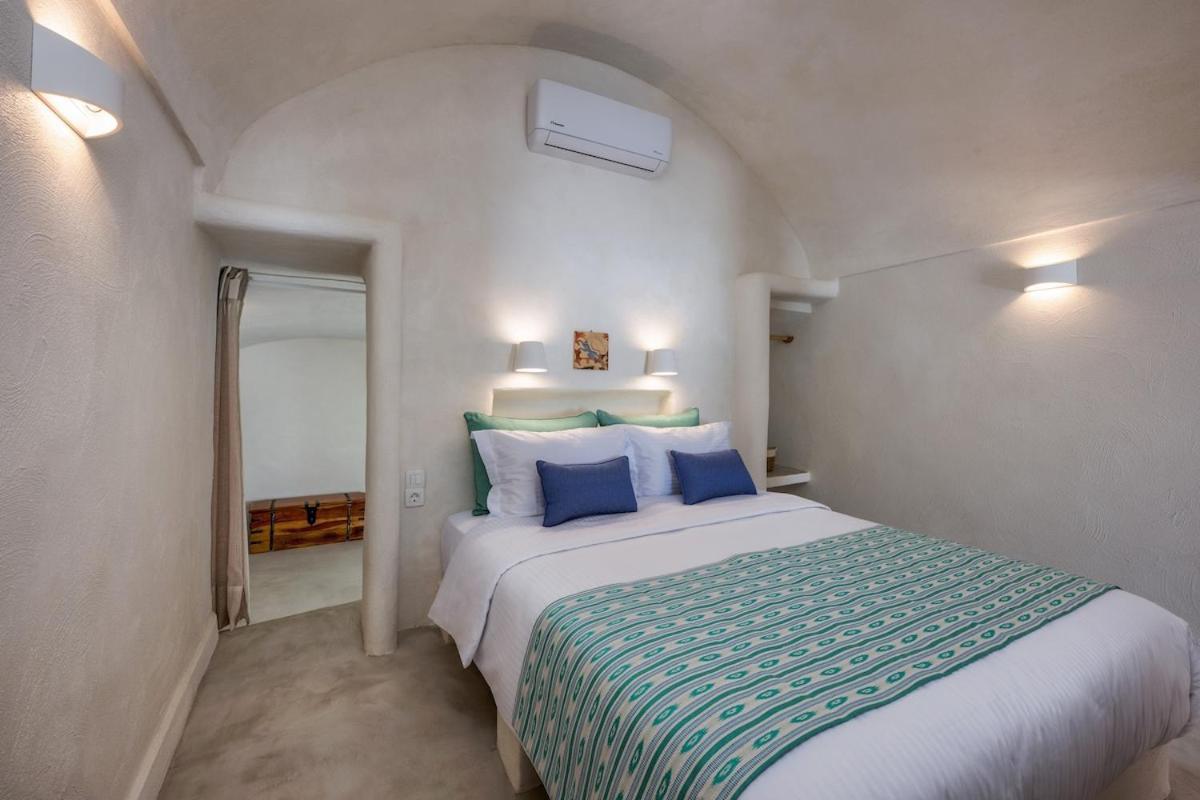 Gilbert'S Cave With Cave Jacuzzi Villa Megalochori  Ngoại thất bức ảnh