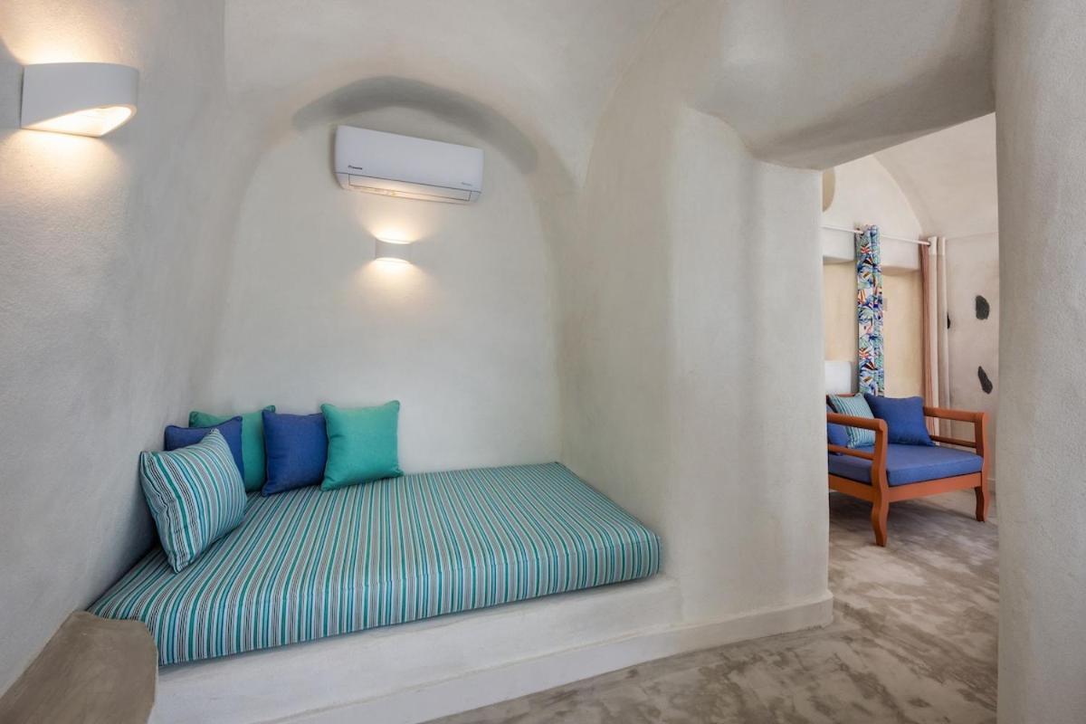 Gilbert'S Cave With Cave Jacuzzi Villa Megalochori  Ngoại thất bức ảnh